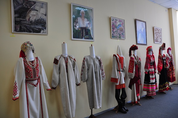 Царица славянского костюма ( основной зал.jpg) ( основной зал.jpg)